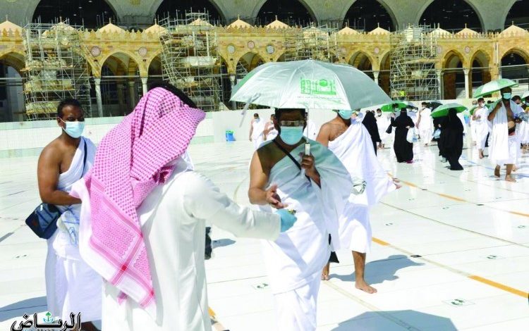 توزيع 4 آلاف مظلة على الحجاج والعاملين في المسجد الحرام