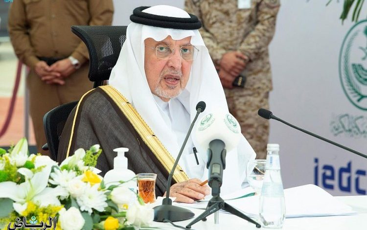 أمير مكة المكرمة يتفقد مجمع صالات الحج ويرأس اجتماع لجنة الحج المركزية