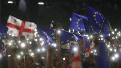 صورة عشرات الآلاف يتظاهرون في جورجيا للمطالبة بالانضمام إلى الاتحاد الأوروبي
