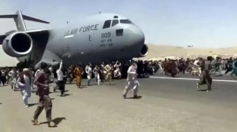 الجيش الأميركي: طاقم الطائرة في فوضى مطار كابل تصرف بشكل صحيح