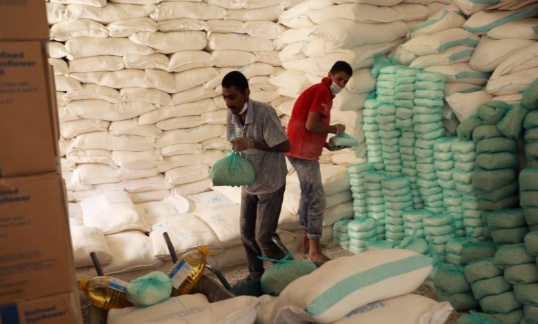 برنامج الغذاء العالمي: علقنا أنشطتنا في اليمن الشهر الماضي بسبب نقص التمويل
