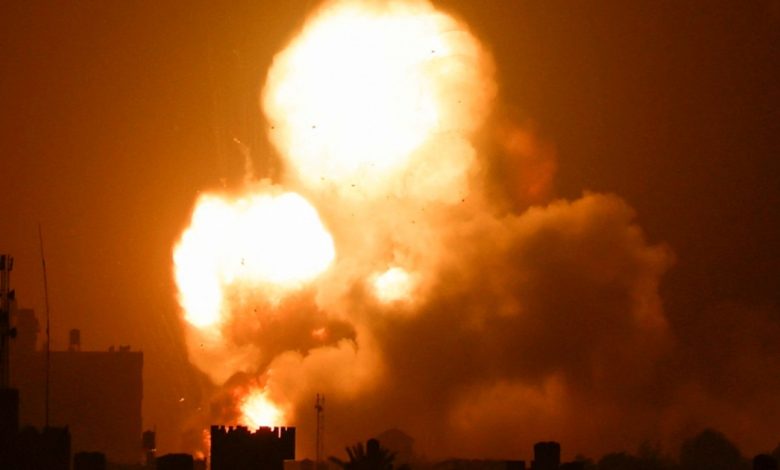 قصف جوي وبري وبحري.. غارات إسرائيلية على مواقع للمقاومة الفلسطينية في غزة