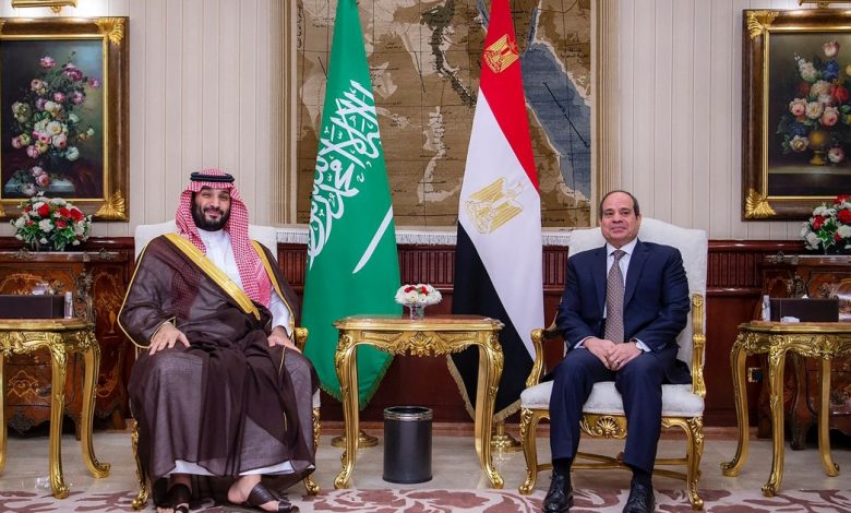 ولي العهد السعودي يصل إلى مصر في بداية جولة إقليمية