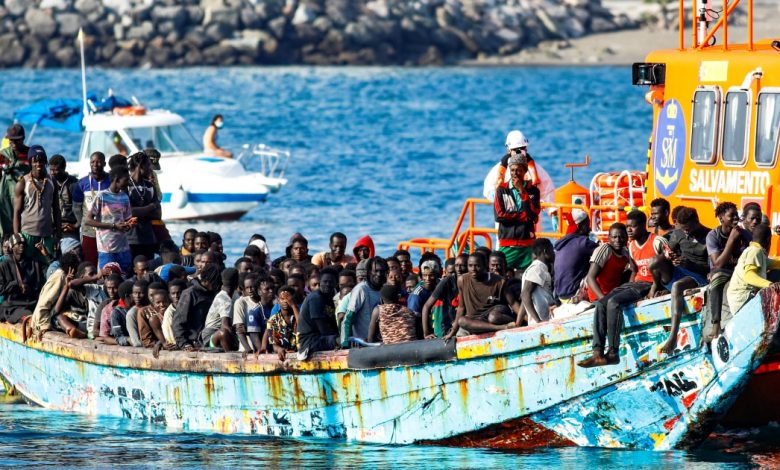 في سابقة.. إسبانيا تمنح جنسيتها لطفلة ولدت على متن قارب مهاجرين