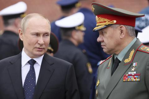 وزير الدفاع الروسي يتفقد وحدات عسكرية في أوكرانيا