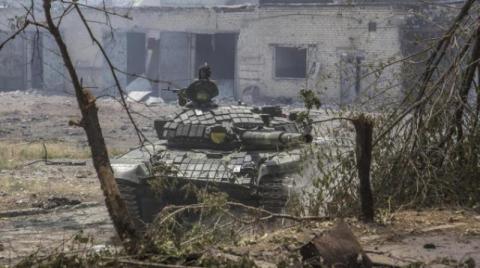 حاكم لوغانسك: القصف الروسي لمدينة سيفيرودونيتسك تسبب في تسرب نفطي وحريق