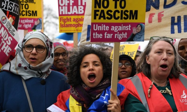 استطلاع: 7 من كل 10 مسلمين بريطانيين يواجهون الإسلاموفوبيا في العمل