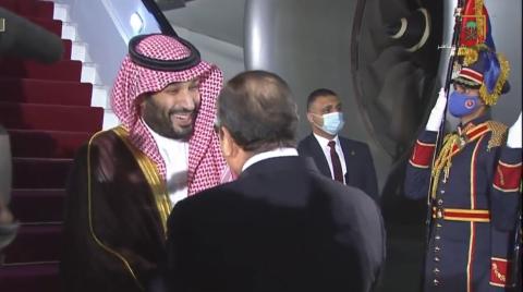 السيسي يستقبل محمد بن سلمان في مطار القاهرة