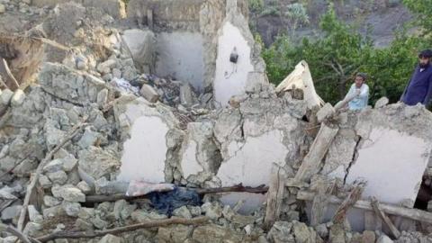 أفغانستان: مئات القتلى والجرحى إثر وقوع زلزال بقوة 6.1 درجة