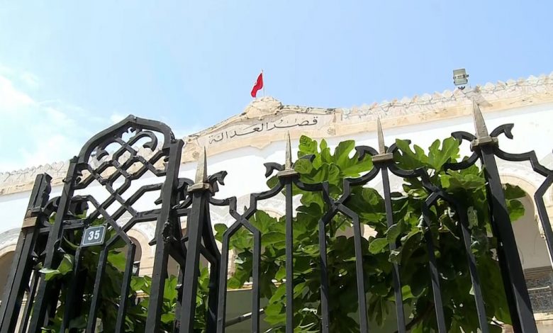 تونس.. وقفة أمام قصر العدالة لدعم إضراب القضاة في يومه الثالث