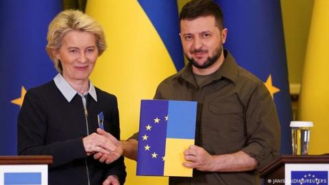 فون دير لايين في كييف لبحث طلب أوكرانيا الانضمام للاتحاد الأوروبي