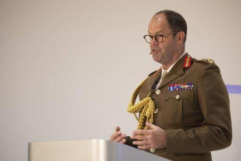 قائد الجيش البريطاني يدعو جنوده للاستعداد لقتال روسيا في حرب عالمية محتملة