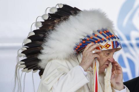 البابا فرنسيس يعتذر: الكنيسة تعاونت في تدمير ثقافة الشعوب الأصلية