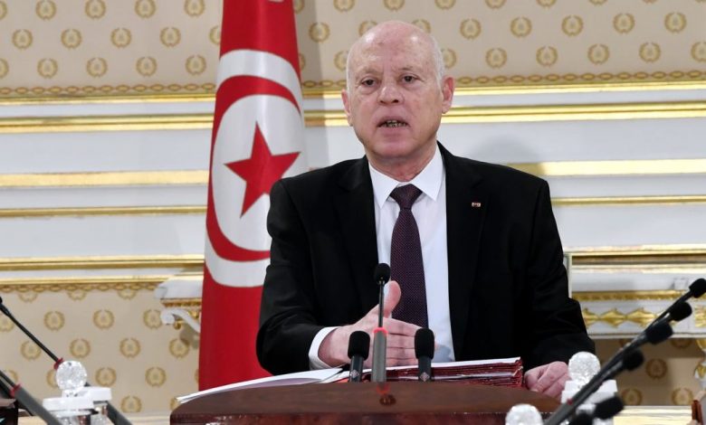 تونس.. انتقادات لمشروع الدستور الجديد ومسؤول يكشف اختلافه عن المسودة التي أعدتها اللجان