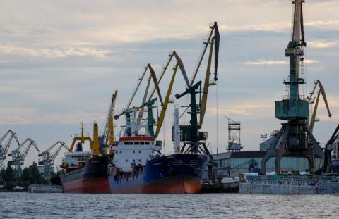 نقص البحارة يهدد صادرات الحبوب الأوكرانية... وأمنهم الشاغل الرئيسي