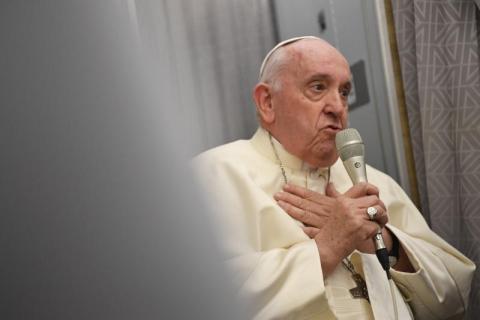 البابا يدخل «مرحلة جديدة» بسبب التقدم بالعمر... ماذا كشف عن إمكانية تنحيه؟