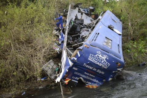 نحو ثلاثين قتيلاً في كينيا إثر سقوط حافلة من ارتفاع 40 متراً