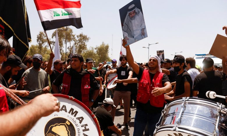 أنصار الصدر يواصلون اعتصامهم في البرلمان العراقي ودعوات للحوار
