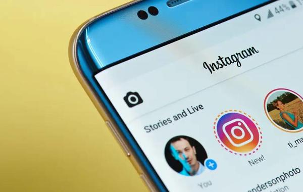 كيفية مشاركة منشور على قصة Instagram الخاصة بك