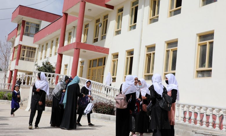 المئات منها أغلقت أبوابها.. المدارس الخاصة في أفغانستان تواجه خطر الانهيار
