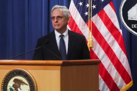 وزير العدل الأميركي «صادق شخصياً» على مذكّرة تفتيش منزل ترمب