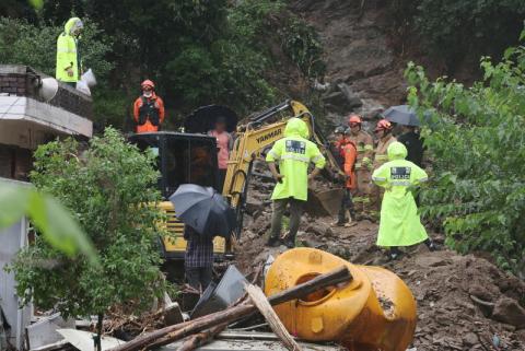 أمطار قياسية في سيول تخلف عشرات القتلى والجرحى (صور)
