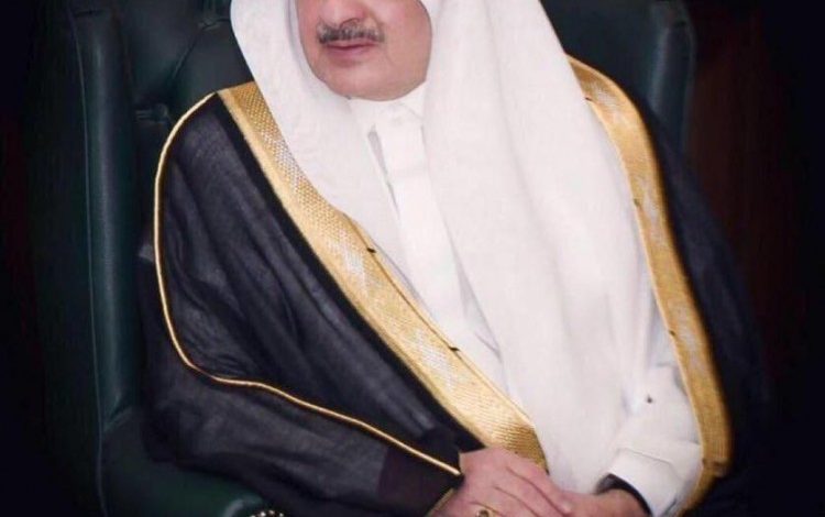 أمير تبوك يواسي مدير البريد السعودي  بالمنطقة في وفاة والده