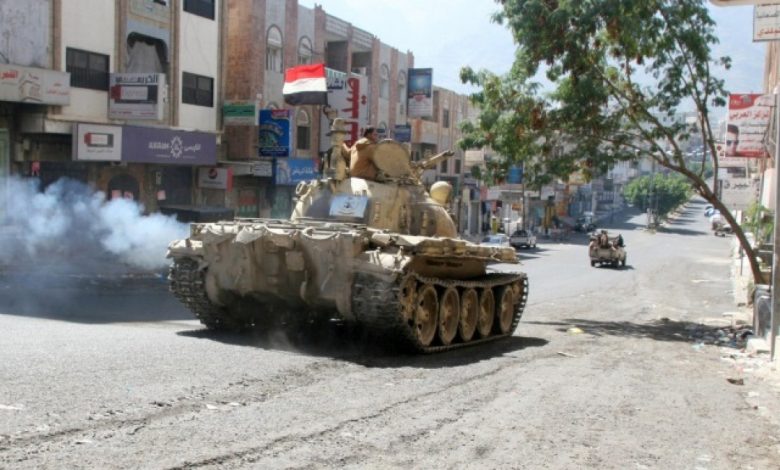 مقتل العشرات من الجنود اليمنيين والحوثيين في معارك بمحافظة تعز