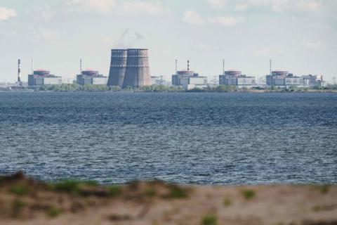 أربعة قادة غربيون يدعون إلى «ضبط النفس» حول المحطة النووية في أوكرانيا