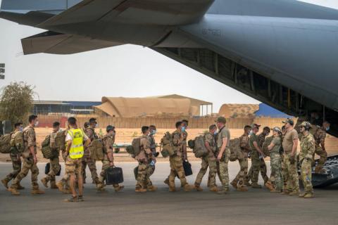 آخر العسكريين الفرنسيين في قوة «برخان» يغادرون مالي