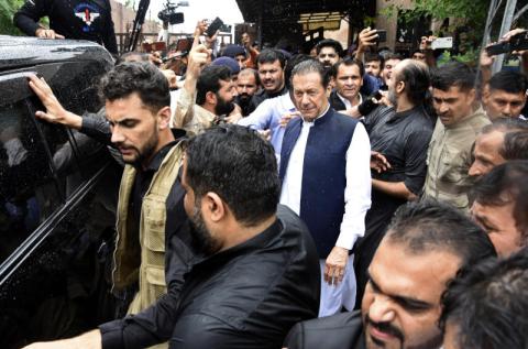 إطلاق سراح عمران خان بكفالة من قبل محكمة مكافحة الإرهاب في باكستان