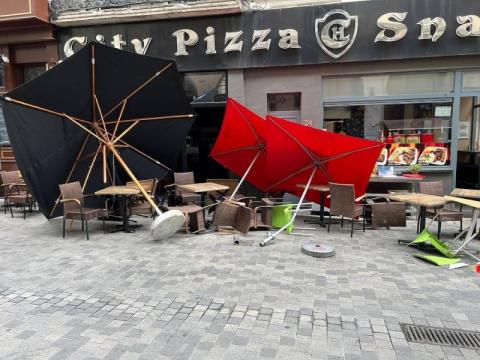 اصطدام شاحنة مسرعة بمقهى في بروكسل يوقع إصابات... وفرار السائق (صور)