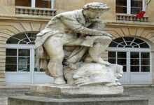 رئيس رابطة الإبداع الفكري بفرنسا تطالب الخارجية المصرية بالتدخل لإزالة تمثال شامبليون