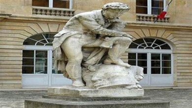 رئيس رابطة الإبداع الفكري بفرنسا تطالب الخارجية المصرية بالتدخل لإزالة تمثال شامبليون