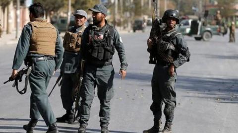 مقتل رجل دين ومدنيين بانفجار خارج مسجد في أفغانستان