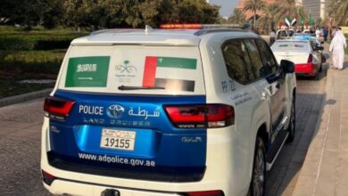 دورياتُ شرطة أبوظبي تتزيَّنُ بشعار "معاً أبداً"