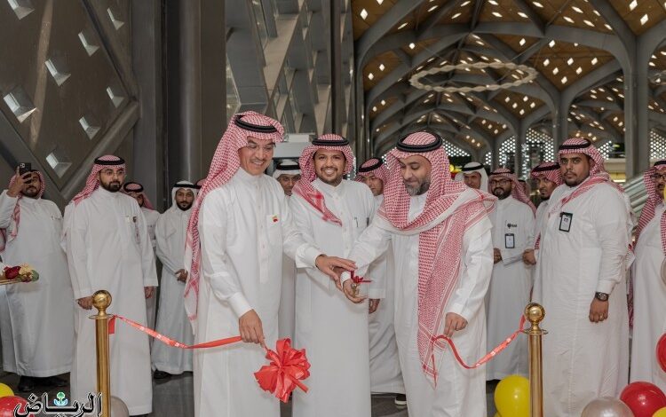 وكيل أمارة مكة المساعد للشؤون التنموية يفتتح فرع بنك البلاد في محطة قطار الحرمين