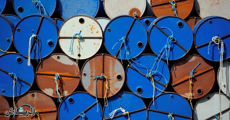 أسعار النفط تقفز بعد هبوط مخزونات الخام والوقود الأميركية ونزول الدولار