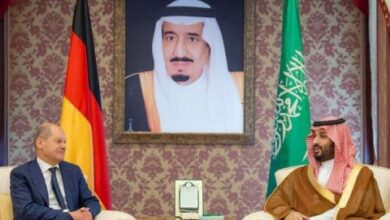 ولي العهد السعودي يستقبل المستشار الألماني شولتس في جدة
