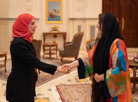 السيّدة الجليلة حرم السُّلطان هيثم تستقبل رئيسة مجلس النواب البحريني