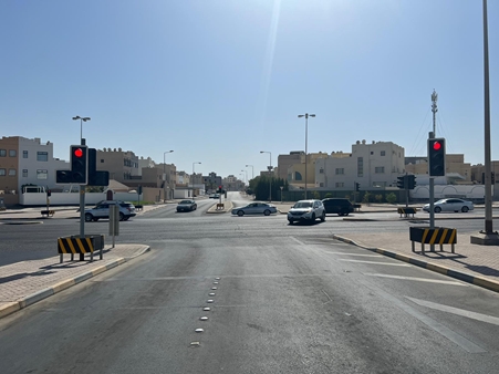 «الأشغال»: تعديل نظام الإشارة الضوئية الواقعة على شارع القدس مع شارع 43 في سند