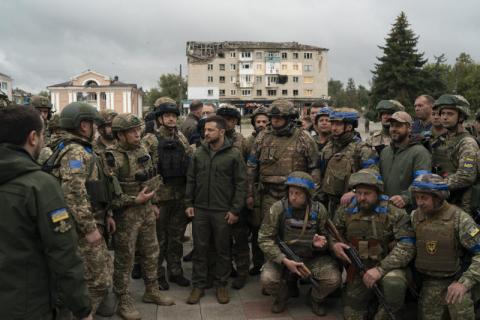 زيلينسكي يلتقي قادة الجيش لمناقشة خطط «التحرير»