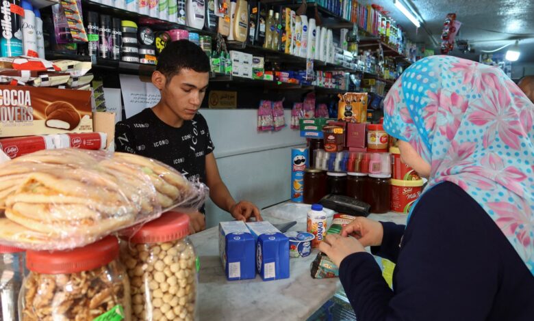 سكر وقهوة وزيت.. فقدان المواد الأساسية يزيد مخاوف التونسيين