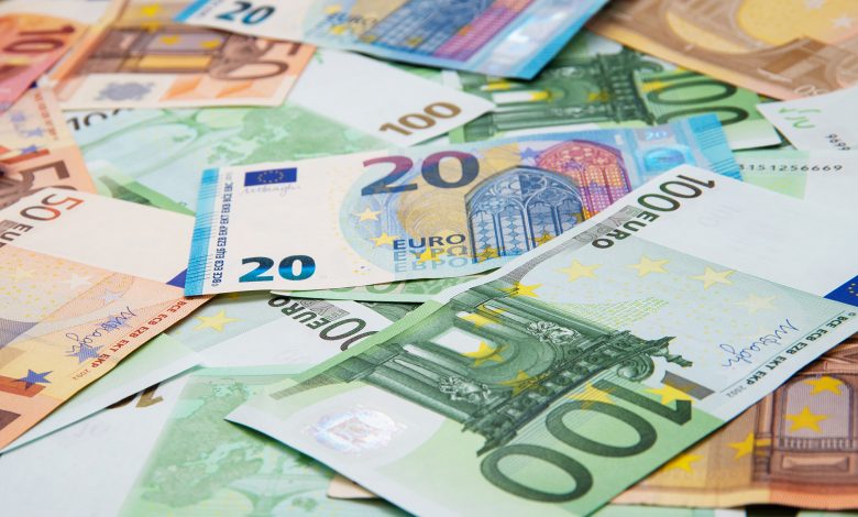 20 عاما على تداول اليورو.. تعرف على المحطات الرئيسية في تاريخ العملة الأوروبية