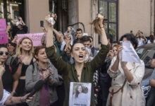 بعد مقتل الفتاة مهسا.. كيف تختلف احتجاجات إيران هذه المرة عن سابقاتها؟