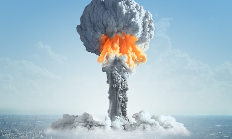 هل يمكن أن ينجو الإنسان بعد انفجار نووي؟