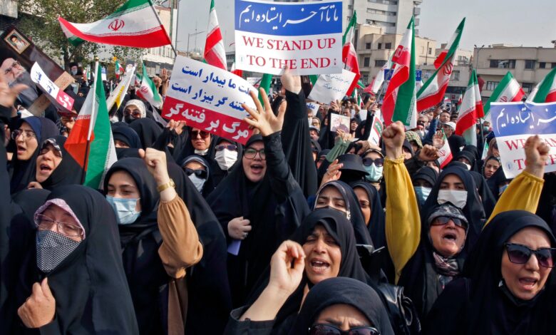 مرتكزات القوة.. ما أسباب صمود النظام الإيراني أمام العقوبات الدولية والاحتجاجات المتتالية؟