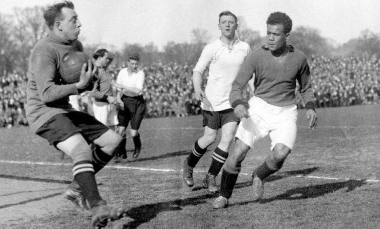 إنجلترا تكرم لاعبا بعد 97 عاما من "خطأ تاريخي"