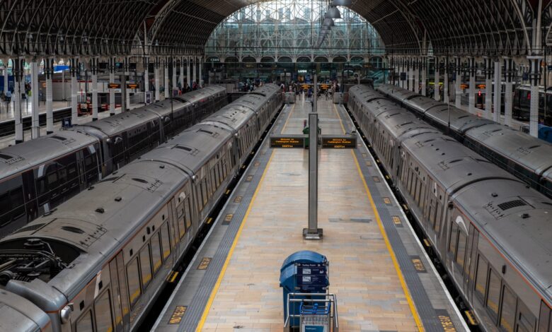 شلل اقتصادي وخسائر بالملايين.. بريطانيا تواجه أكبر إضراب لعمال القطارات منذ عقود