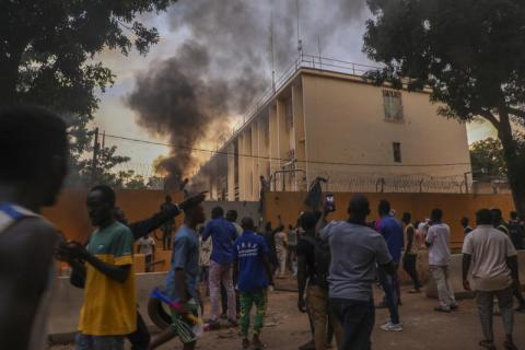 الانقلاب في بوركينا فاسو يزيد إضعاف نفوذ فرنسا في أفريقيا